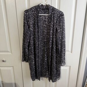 Investments Slim Factor cheetah cardigan size medium